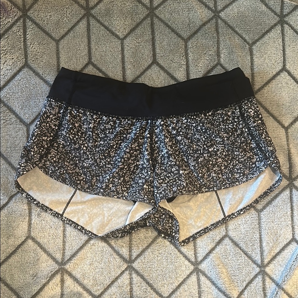 Lululemon Speed Up Black and White Athletic Shorts with Speckled Pattern. Size 4
